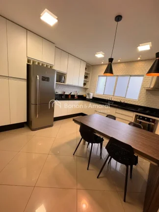 Imagem Linda casa no CondomÃ­nio Portal do JequitibÃ¡, em Valinhos/SP. 

Possui 300 mÂ² de terreno e 193 mÂ...