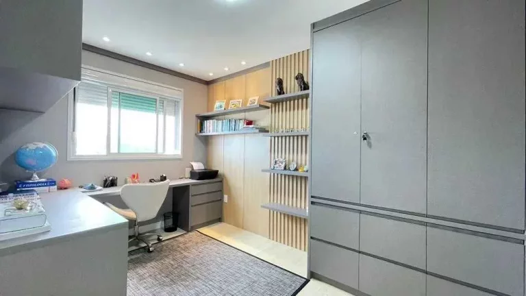 Imagem Apartamento mobiliado com 2 suítes, 2 demi-suítes e 3 vagas de garagem em Balneário Camboriú