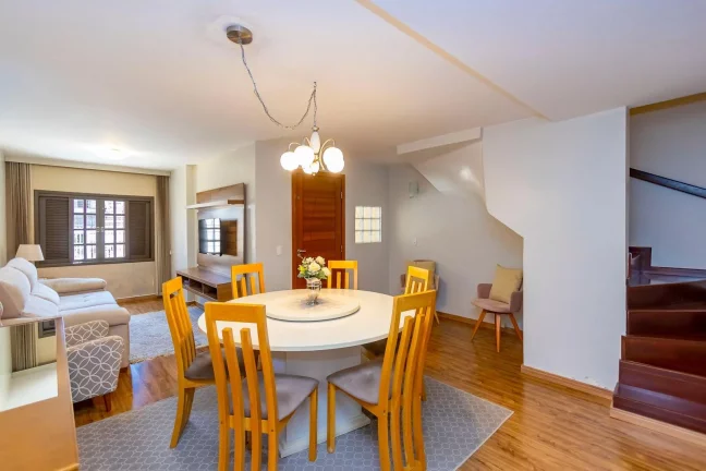 Sobrado 03 quartos no Campina do Siqueira