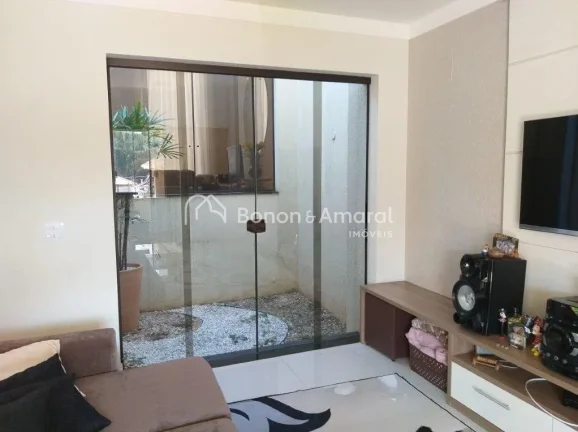 Imagem Esta casa oferece um excelente espaço, com quatro suítes, incluindo uma máster com closet e banhe...