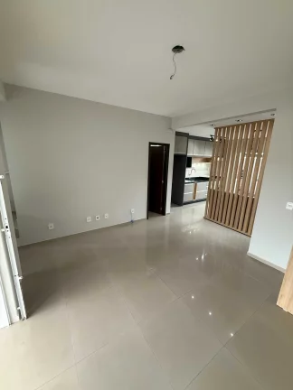 Imagem Geminado com 3 dormitórios sendo 1 suíte e 2 vagas de garagem - Boa Vista | Joinville/SC