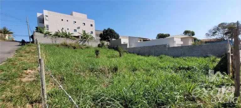 Imagem lote em jacaraipe, bairro castelandia, de esquina medindo 10x30, escriturado e registrado, pronto pra financiamento ou pagamento a vista