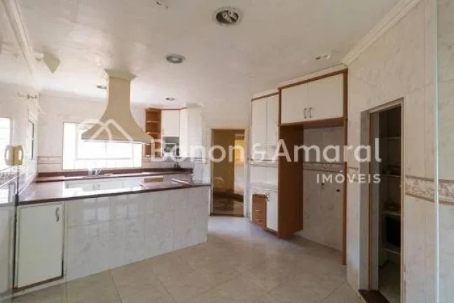 Imagem Ãtimo sobrado com 4 quartos sendo 2 suÃ­tes, suÃ­te master com hidromassagem, sala com lareira e pÃ...