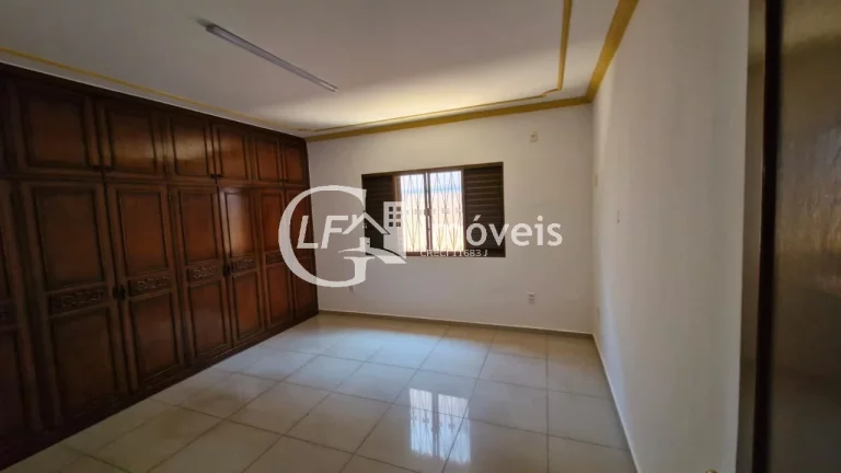 Imagem Oportunidade Única: Casa Comercial à Venda em Campo Grande-MS, Vila Ipiranga - 2 quartos, 1 suíte, 3 salas, 2 banheiros, 1 vaga de garagem, 247,72 m².