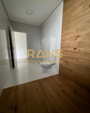 Imagem Lindo geminado de alto padrão no Condomínio Santos Dumont Este imóvel é para você, que busca um...