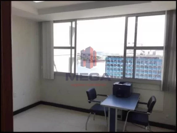 Sala Comercial com 40m2, reformada, piso em porcelanato, 2 ar condicionados SPLIT, rebaixamento de g
