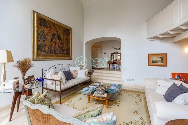 Imagem Belíssimo apartamento com 264 m² de área privativa, living com pé direito duplo, lareira, mezani...