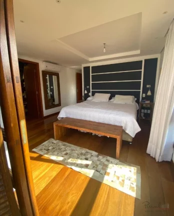 Imagem Essa casa incrível, tem uma identidade única, extremamente elegante, com muita luz e ventilação ...