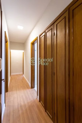 Imagem Apartamento com 134m² de área útil. São 3 dormitórios ( 1 suíte ) e 1 vaga de garagem. Living ...