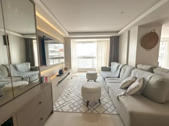 Imagem Apartamento beira mar com 3 dormitórios, sendo 1 suíte, finamente mobiliado e decorado no bairro Gravatá - Adriano Carpes Imóveis vende