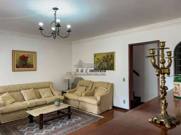 Imagem Casa à venda em Campos do Jordão - Com 4 dormitórios próximo ao Capivari