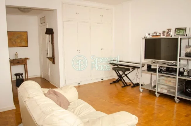 Imagem Cobertura espaçosa em Higienópolis. São 208m2 de área privativa, 4 dormitórios ( 1 suíte ) e 2...