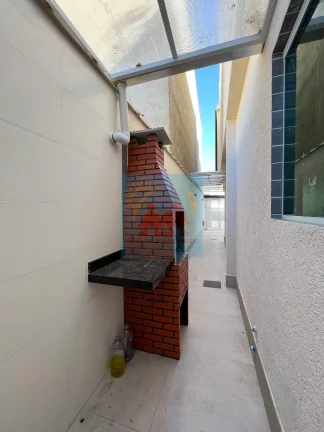 Imagem Sobrado à Venda 2 suites, churrasqueira, 2 vagas, na Ocian, Praia Grande - Fino Acabamento! 410mil