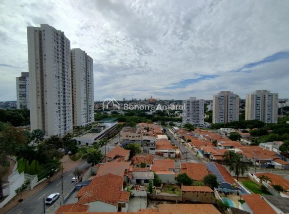Imagem Apartamento com 70m², totalmente reformado com projeto assinado por arquiteta, oferecendo ambientes...