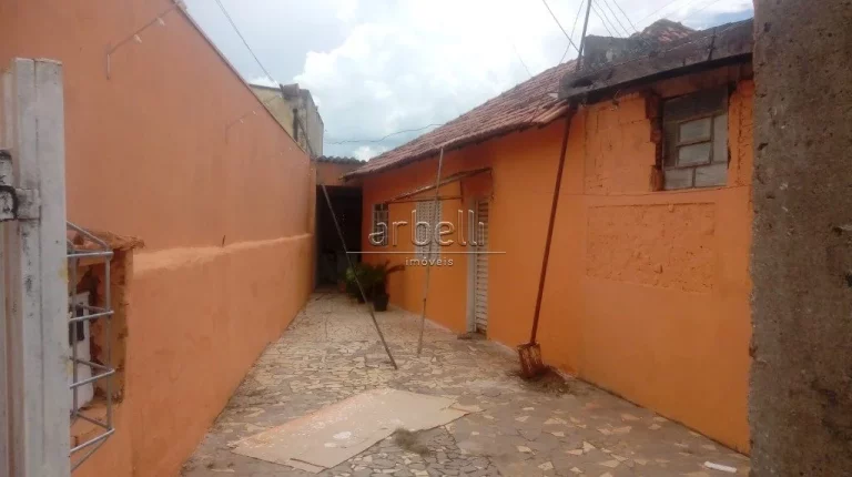 Imagem Casa térrea com 195 metros quadrados de área total, 3 quartos, ampla sala, cozinha, área de servi...