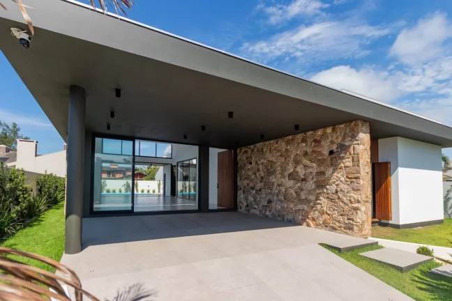 Imagem Casa à venda em Passo de Torres, Centro, com 4 quartos, 274,05m²