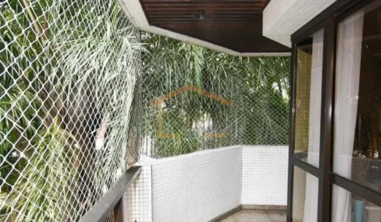 Imagem Apartamento com 3 dormitórios, sendo 1 suíte, totalizando 4 banheiros. Possui 150 m² de área, lo...