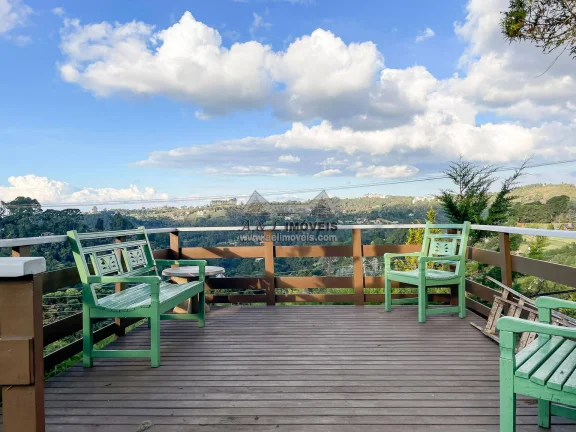 Imagem Casa à venda em Campos do Jordão - Com vista panorâmica e lareira