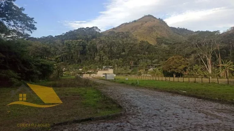 Imagem Vendo terreno com 360 mts², totalmente plano em Amparo