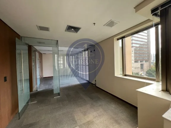 Imagem Sala Comercial de Alto Padrão na Vila Olímpia: 2 salas, 1 banheiro, 3 vagas, 115m² - São Paulo-SP