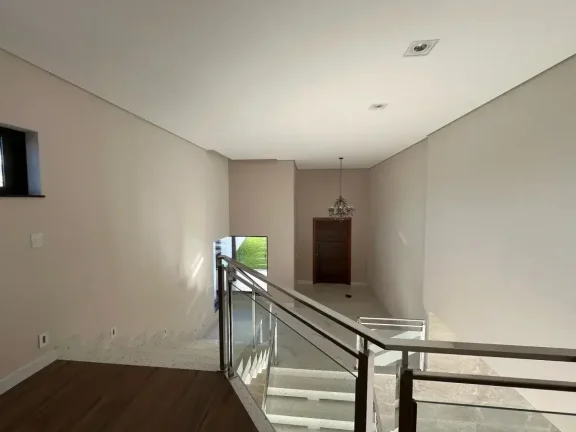 Imagem Casa Nova de Alto Padrão à Venda em Condomínio Tranquilo