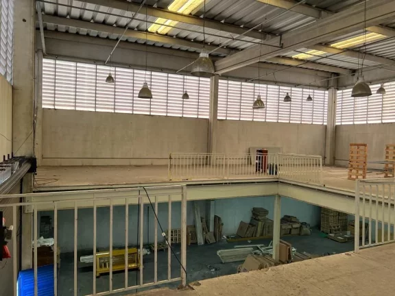 Imagem Galpão, 820 m² - venda por R$ 3.000.000 ou aluguel por R$ 20.000/mês - Vila Amorim - Suzano/SP
