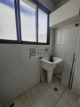 Imagem Apartamento Semi mobiliado com 2 Dormitórios no bairro Guilhermina - Praia Grande