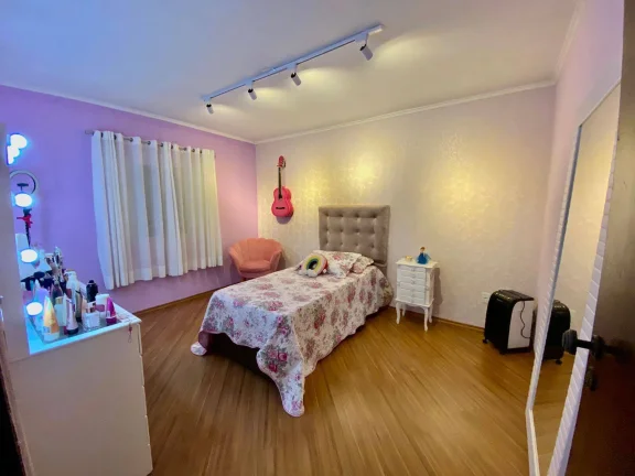 Imagem Casa com 2 Moradas 200 m² Construída 5 Dormitórios 2 Vagas de Garagens