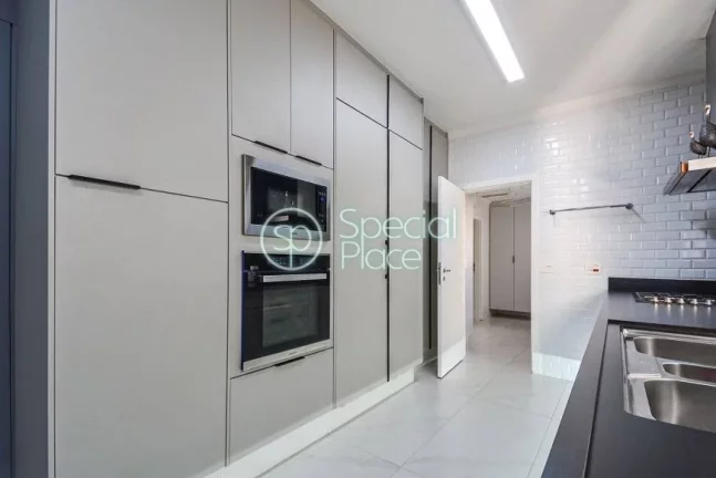 Imagem Apartamento com 183m² totalmente reformado, super amplo, com muita luz natural, muito arejado em Mo...