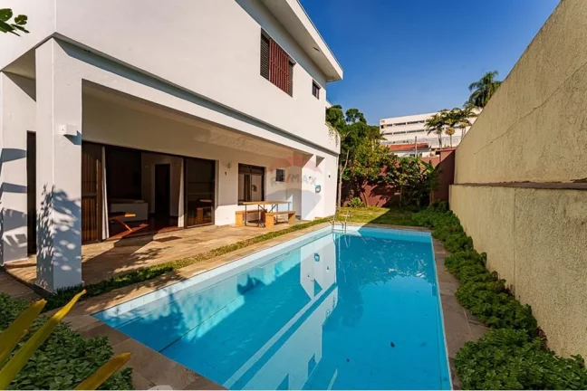 Imagem Linda e espaçosa casa na Vila Tramontano com 460m² 4 Suítes 4 Vagas com piscina e churrasqueira