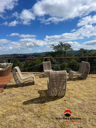Imagem Casa Espetacular Para Venda em Condomínio Alto Padrão em Campos do Jordão.