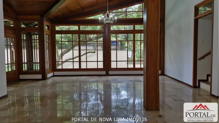 Imagem Casa a venda no condomínio Ipê da Serra, casa com armário e área de lazer com piscina. Venha conhecer no Portal de Nova Lima Imóveis - 31.98511-8000