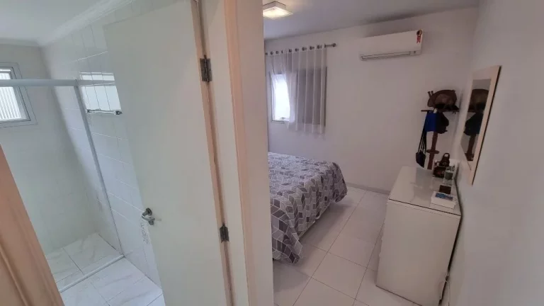Imagem PITANGUEIRAS- CALÇADÃO TOTALMENTE REFORMADO E DECORADO , GARAGEM NO PRÉDIO.