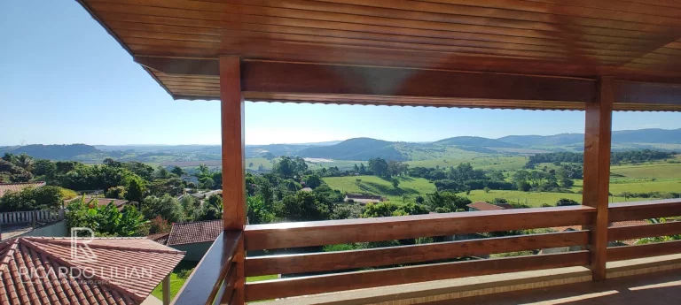 Imagem "Espetacular Casa em Condomínio Fechado: 4 Suítes, Área Gourmet, Piscina e Vista Inigualável!"