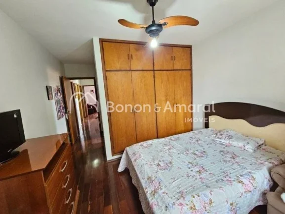Imagem Excelente casa, espaçosa, construção sólida, com telhado novo, ideal para quem procura conforto ...
