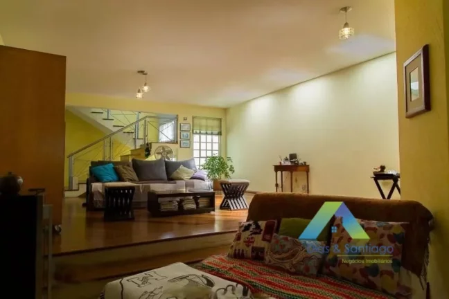 Imagem Linda casa à venda com 262m², próximo ao metrô Praça da Arvore e Saúde.