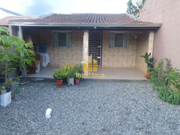 Imagem Em Itapoá, no Balneário Uirapuru, há uma casa com grande potencial para quem busca uma oportunida...
