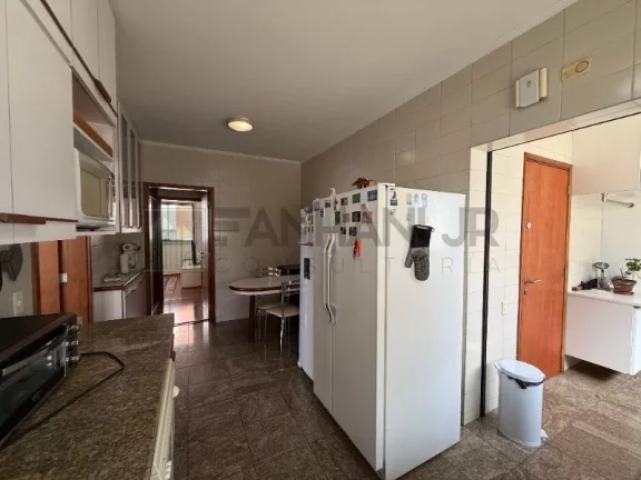 Imagem Locação em Condomínio de Alto Padrão em Indianópolis, São Paulo-SP: 3 Quartos, 1 Suíte, 2 Salas, 3 Banheiros, 4 Vagas, 154m².