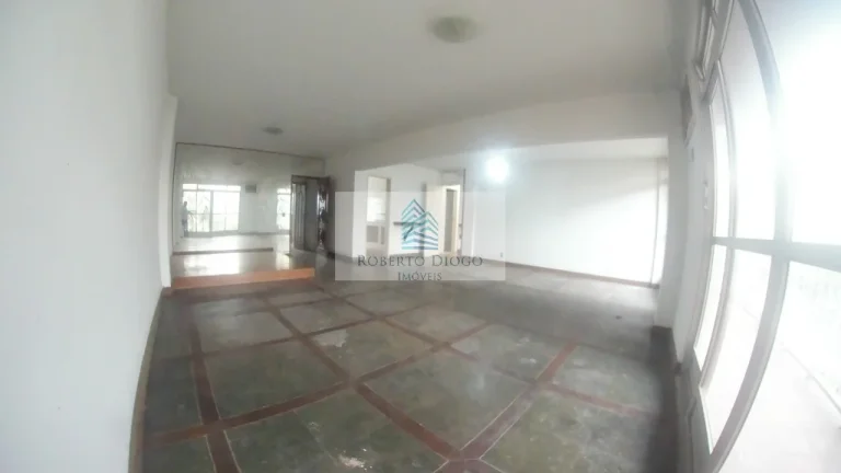 Imagem Imóvel Comercial de Alto Padrão na Barra da Tijuca - 9 Quartos, 2 Suítes, 4 Salas e 5 Vagas de Garagem - Rio de Janeiro-RJ - 982,50m².