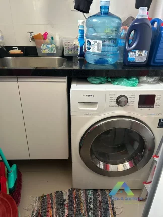Imagem PORTEIRA FECHADA - Apto em 75m² com 2 dormitórios, 1 suíte, 1 varanda gourmet recém reformado e moderno, pronto para morar com 2 vagas de garagem fixas e cobertas..