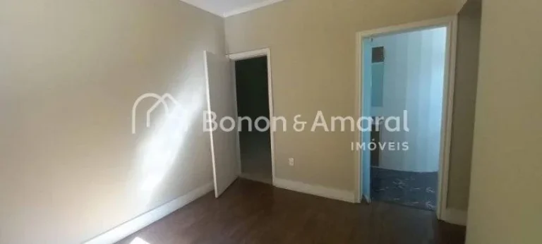 Imagem Linda casa à venda com design moderno no Jardim Botânico; suas acomodações contam com living de ...