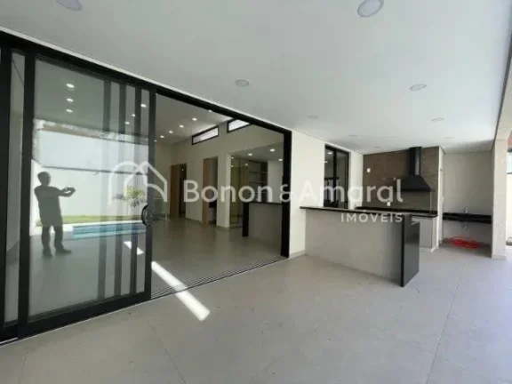 Imagem Lindo sobrado com 4 suítes, sendo uma master com jardim de inverno, outra no térreo, varanda. Espa...