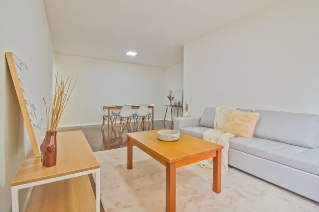 Imagem Apartamento Reformado 97M², 2Q, 1 Suíte, 2 Banheiros, 1 Vaga, Playground, Salão de Festas.
