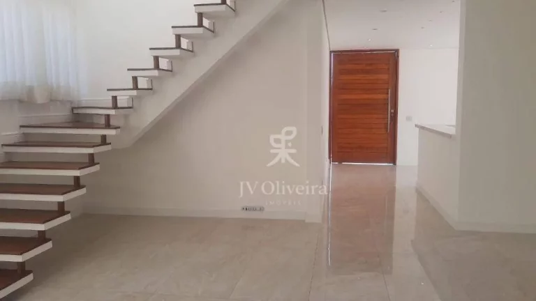 Imagem Casa em condomínio à venda, 300 m², 3 suítes, 4 banheiros, 4 vagas - Jardim Caiapia - Cotia/SP