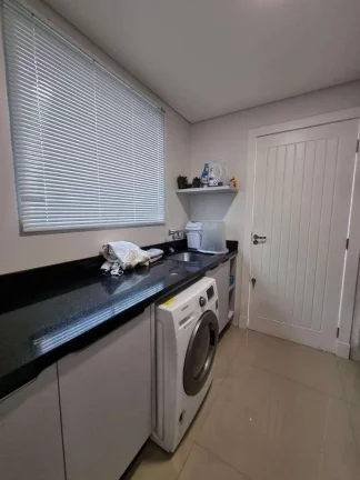 Imagem Linda Casa Alto Padrão de 460m2 à Venda, 4 Suítes, Bairro Pedra Branca em Palhoça, SC.