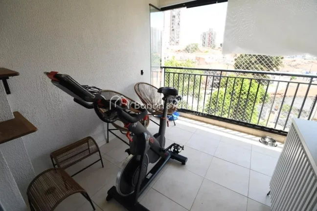 Imagem Localizado no charmoso bairro do Taquaral, este apartamento oferece uma combinação perfeita de con...