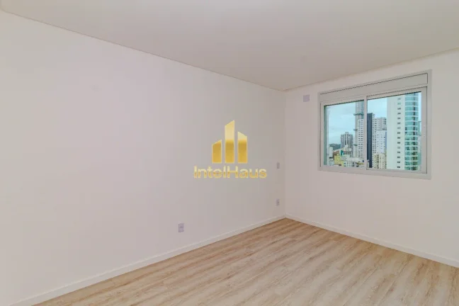 Imagem Descubra o Luxo Clássico no Edifício Villa Alba: Seu Refúgio Exclusivo em Balneário Camboriú!
I...