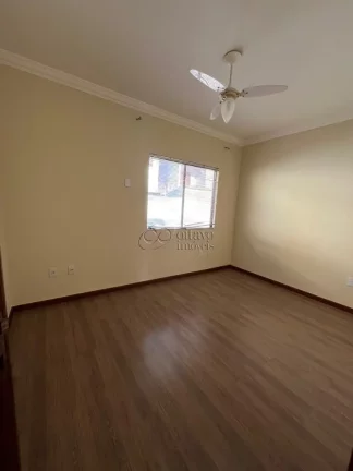 Imagem Casa à venda em Macaé-RJ, bairro Cancela Preta! 3 quartos, 1 suíte, 4 banheiros, 3 vagas, 233m². Venha conferir!