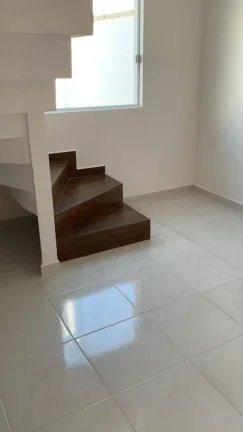Imagem Sobrado com bom acabamento e pronto para morar!