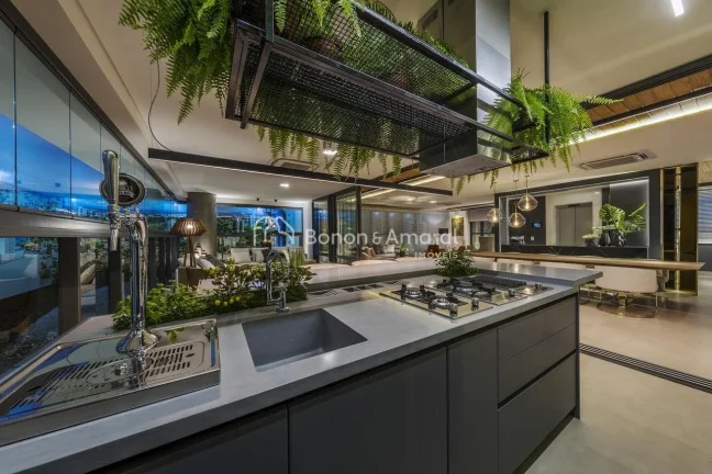 Imagem Magnífico apartamento no Cambuí, no Edifício Le Reve, com 316 m². 

O imóvel possui living para...